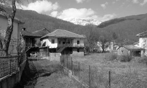 Стари тип кућа у селу Вратница, Македонија