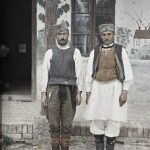 Два војника се враћају из Једрена, на путу за Авалу, околина Београда, 27. април 1913. (фото www.albert-kahn.hauts-de-seine.fr)