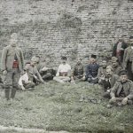 Група јерменских заробљеника испред зидина Калемегданске тврђаве, Београд, 27. април 1913. (фото www.albert-kahn.hauts-de-seine.fr)