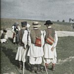 Група чобана на путу за Авалу, околина Београда, 27. април 1913. (фото www.albert-kahn.hauts-de-seine.fr)