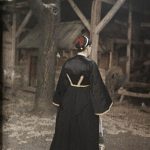 Жена у градској ношњи: либада (грчког порекла) и фез, Београд, 30. април 1913. (фото www.albert-kahn.hauts-de-seine.fr)