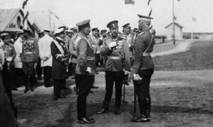 Приликом сусрета у Балтикпорту 1912. цар Вилхем II (лево) и цар Николај II (у средини)
